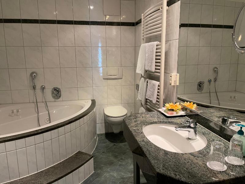 Comfort Room with Whirlpool image 3