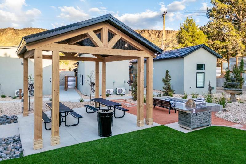 Family Room with Mountain View image 4