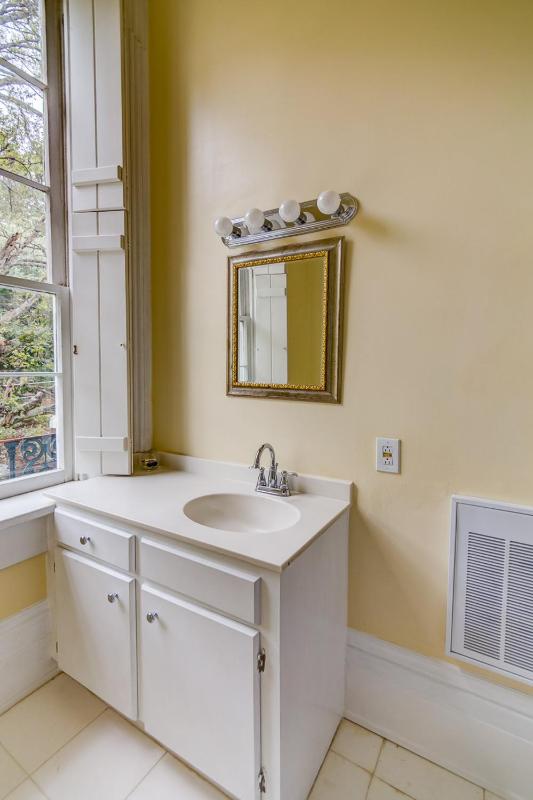 Queen Room image 3