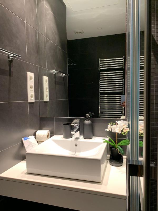 Fisa Rentals Les Corts Apartments - image 15