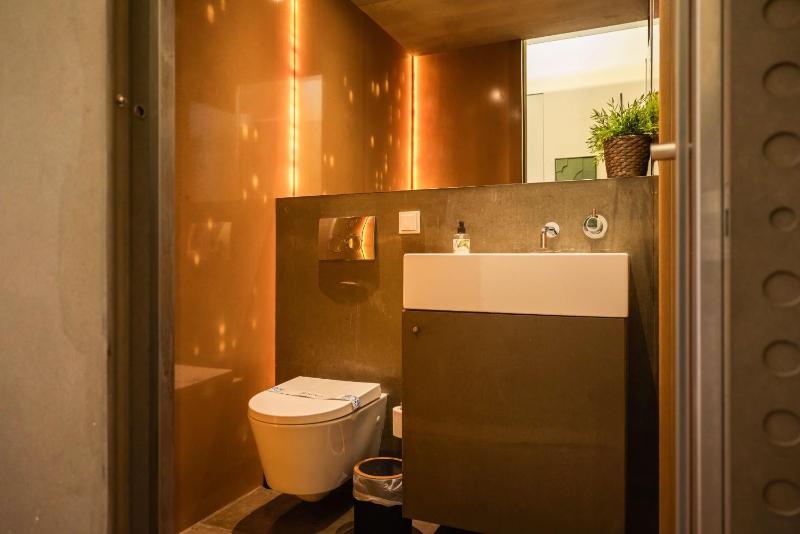 The Luxe Cube Apartment - image 11