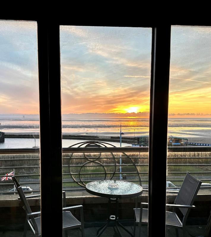 Double Room with Balcony and Sea View image 2