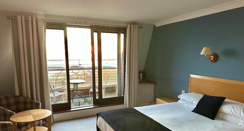 Double Room with Balcony and Sea View image 1