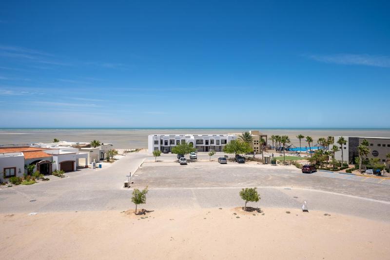 Laguna Shores Resort - image 3