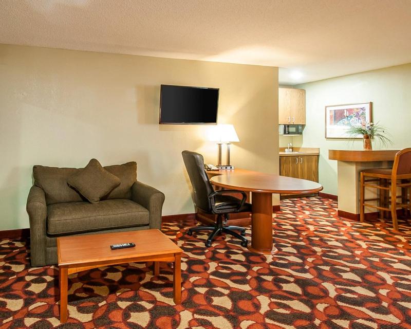 King Suite - Smoking image 4