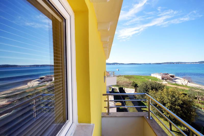 One-Bedroom Apartment with Balcony (6 Adults) image 3