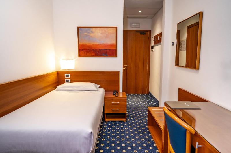 Single Room image 1