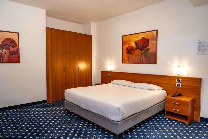 Double Room image 1