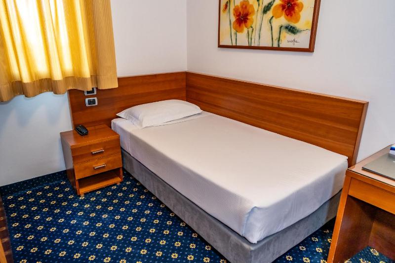 Single Room with Disability Access image 1