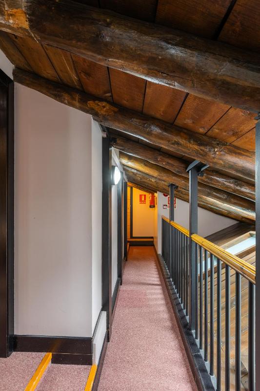 Standard Family Room image 4