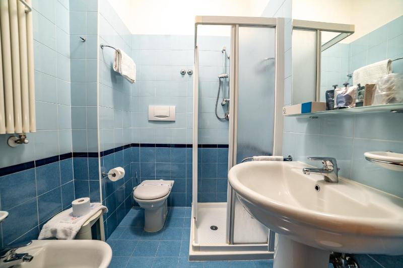Single Room image 3