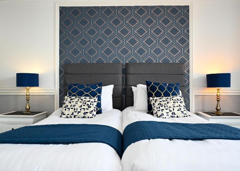 Premium Twin Room with Sea View image 3