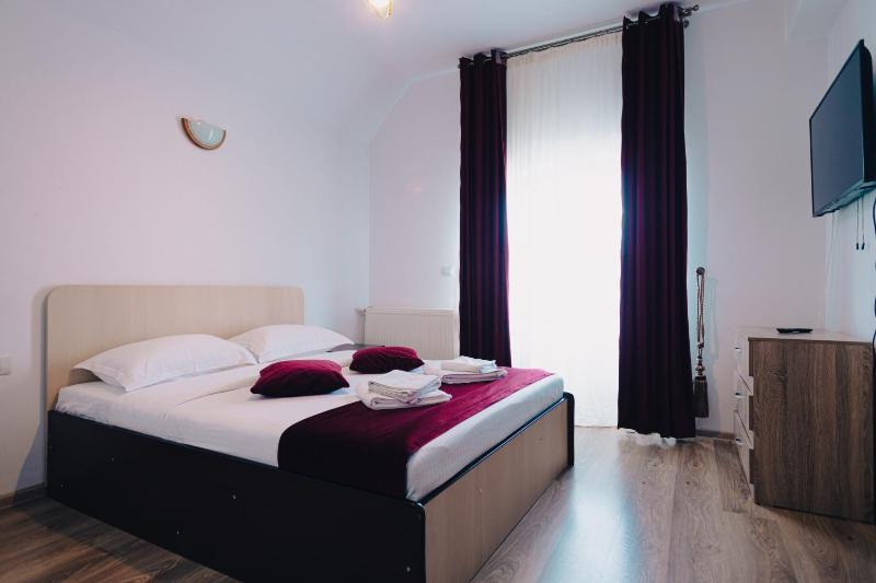 Single Room with Mountain View image 1