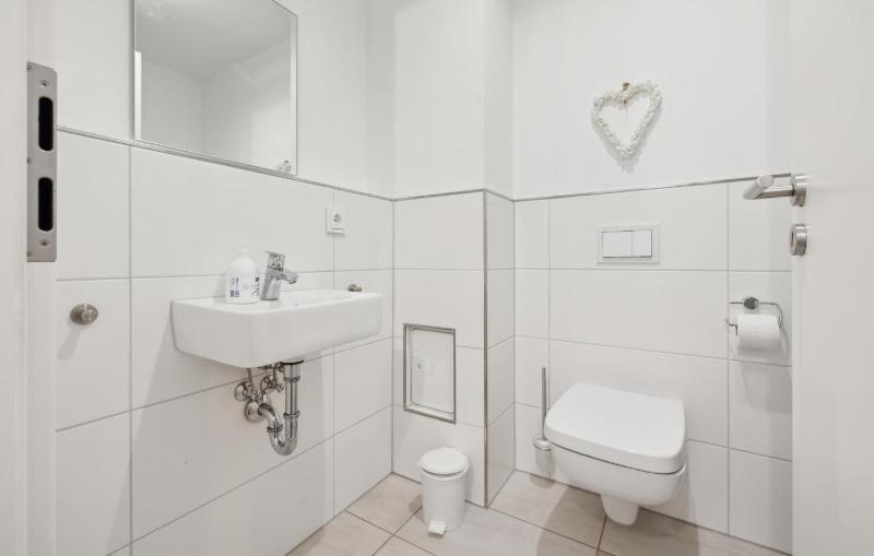 Nice Home In Olpenitz - image 3