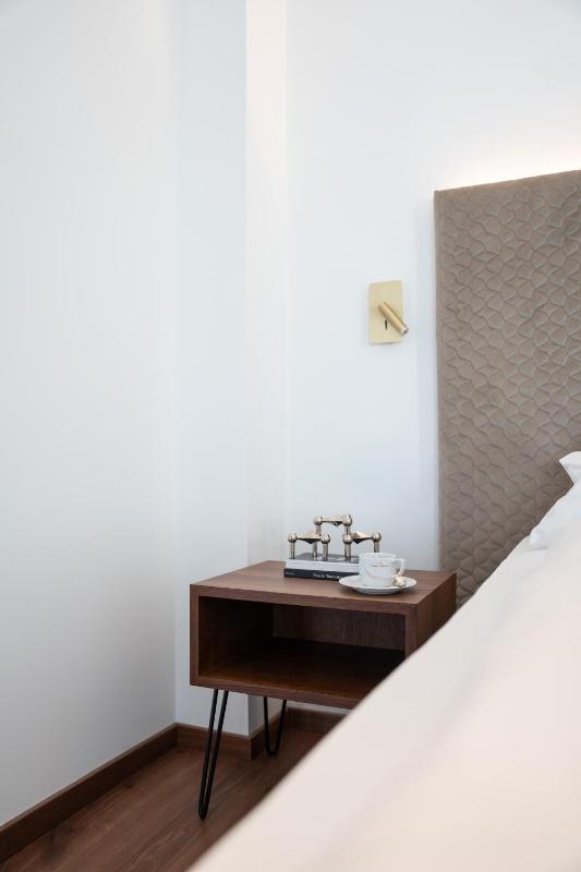Deluxe Double Room with Balcony image 1