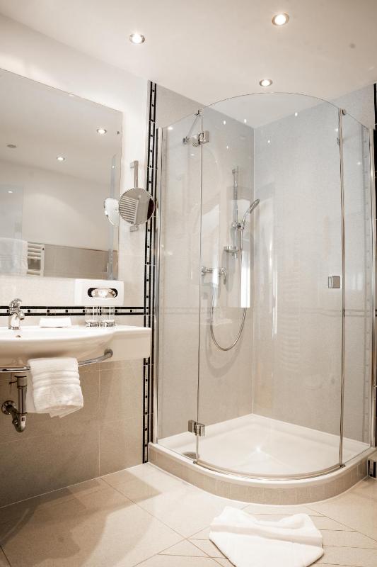 Deluxe Single Room with Balcony image 3