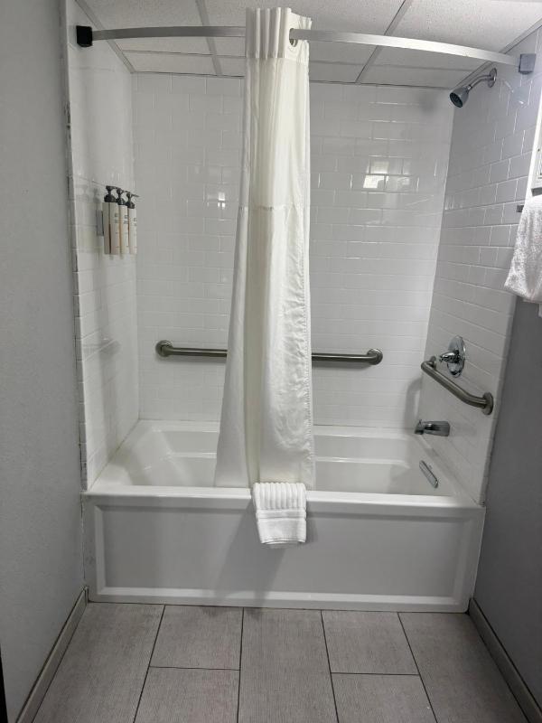 Queen Room - Accessible/Non-Smoking image 2