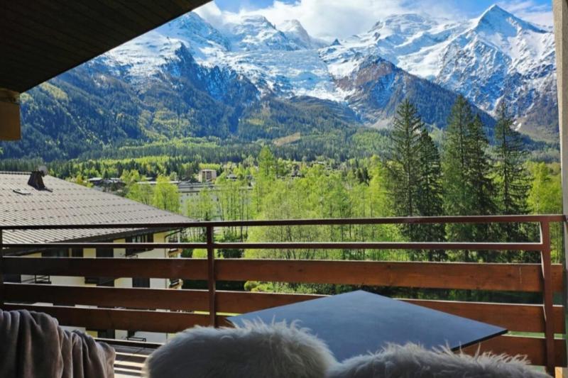 Charming T3 with terrace in Chamonix - image 1