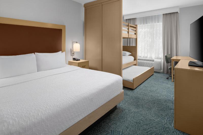 One-Bedroom Family Suite - Non-Smoking image 2