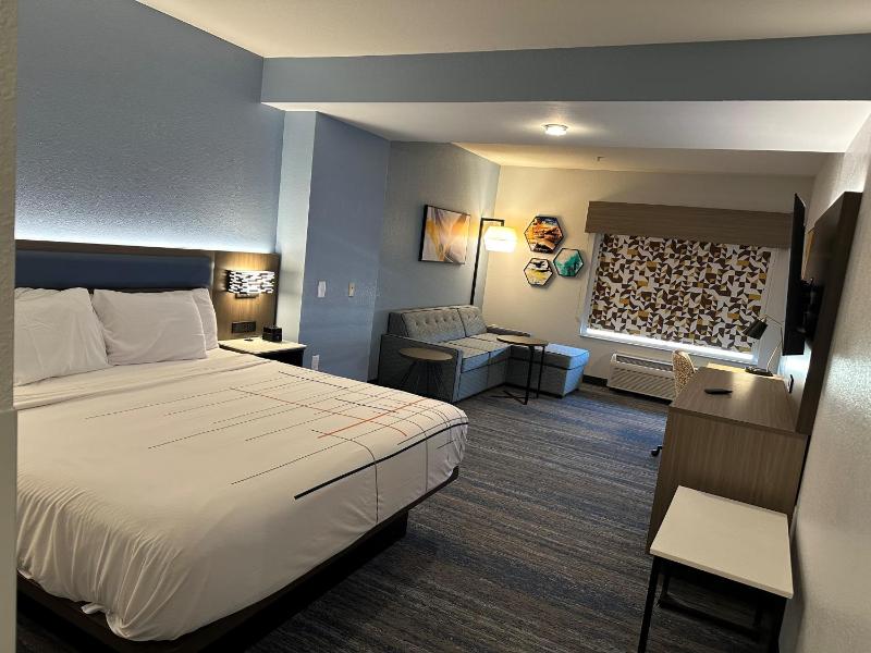 Executive King Room image 2
