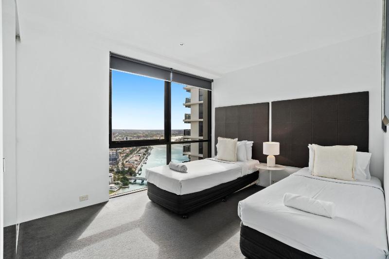 Circle on Cavill - QStay - image 13