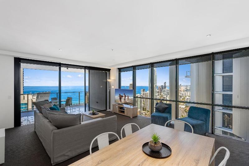 Circle on Cavill - QStay - image 11