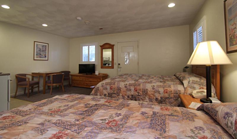 Two Queen Beds with Kitchenette image 3