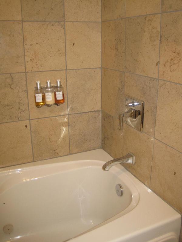 King Room with Spa Bath image 3