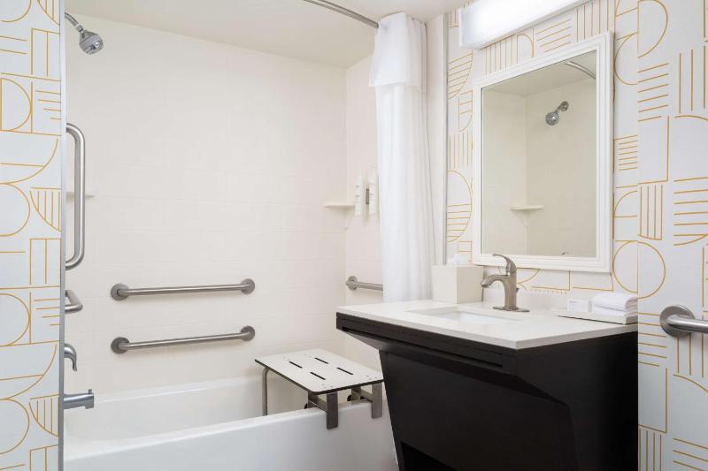 King Suite - Mobility Accessible/Non-Smoking image 2