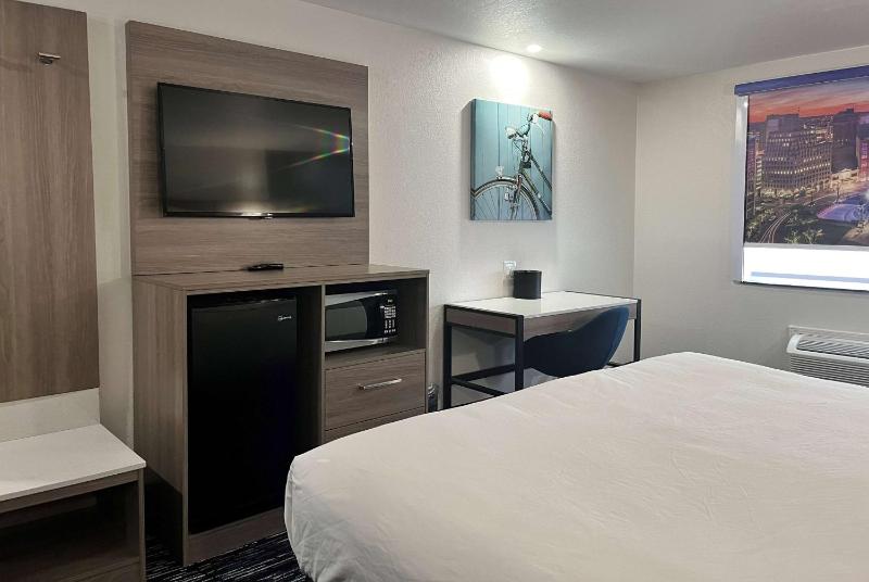 King Room - Non-Smoking image 1