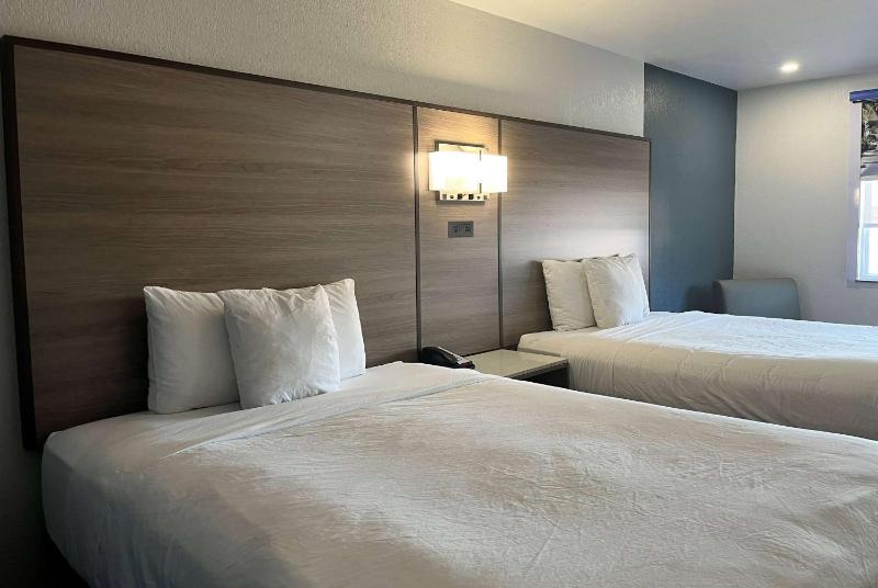 Deluxe Queen Room - Disability Access/Non-Smoking image 2