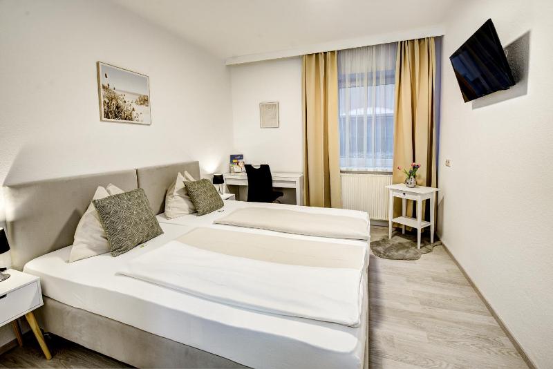 Double Room image 1