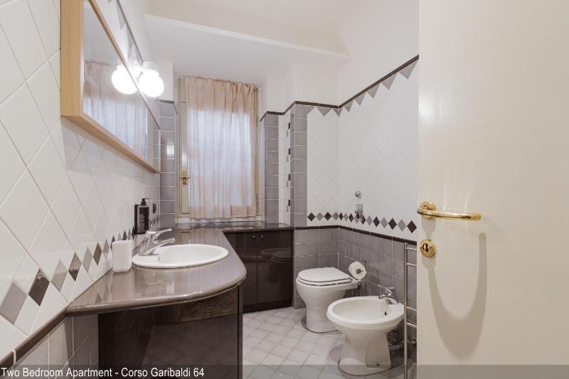 Two-Bedroom Apartment - Corso Garibaldi 64 image 4