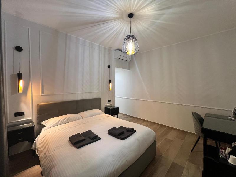 Superior Double Room image 3