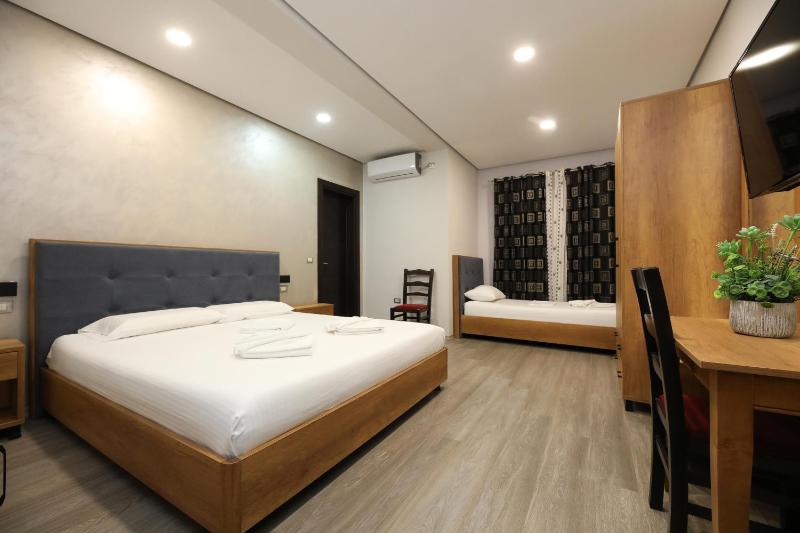 Comfort Triple Room image 3