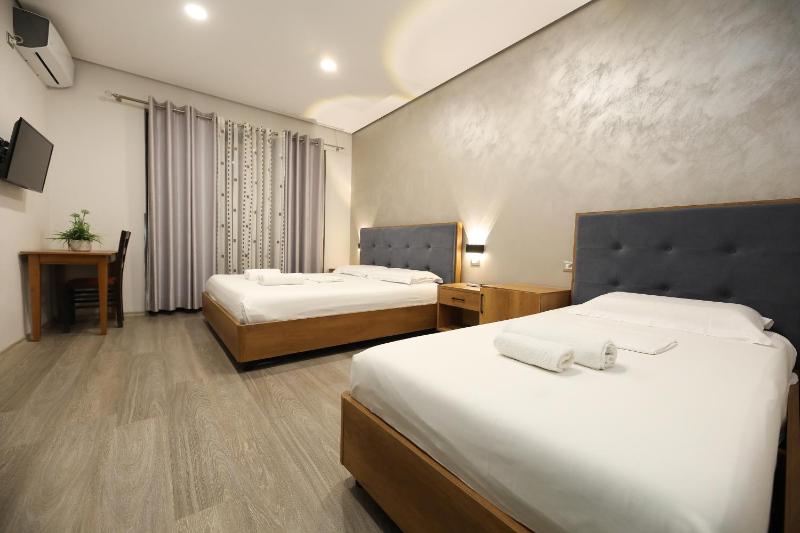 Comfort Triple Room image 4