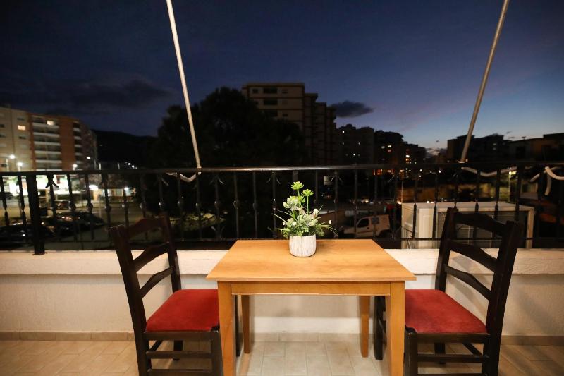 Double Room with Balcony image 4