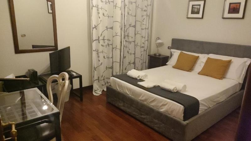 Double Room with Shared Bathroom image 3