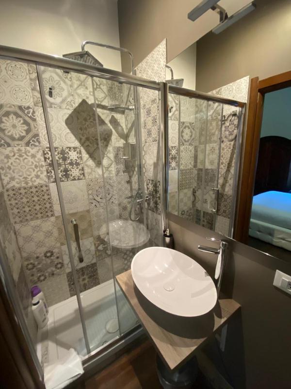 Double Room with Private Bathroom image 4