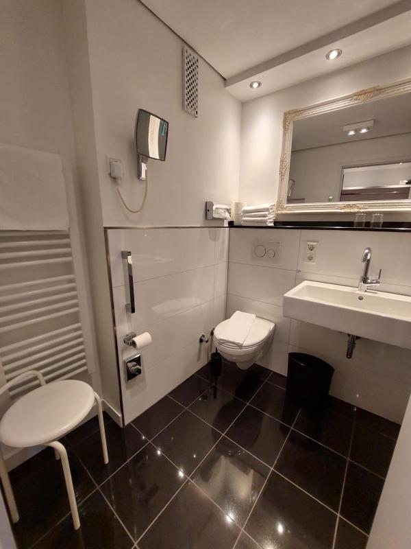 Deluxe Double Room image 3