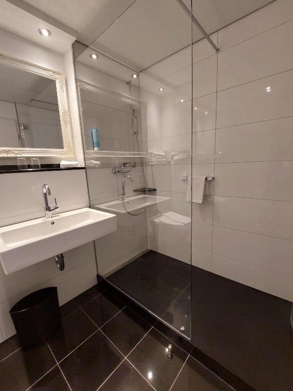 Deluxe Double Room image 2