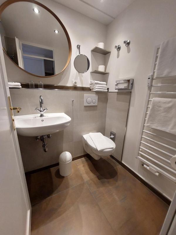 Double Room image 3