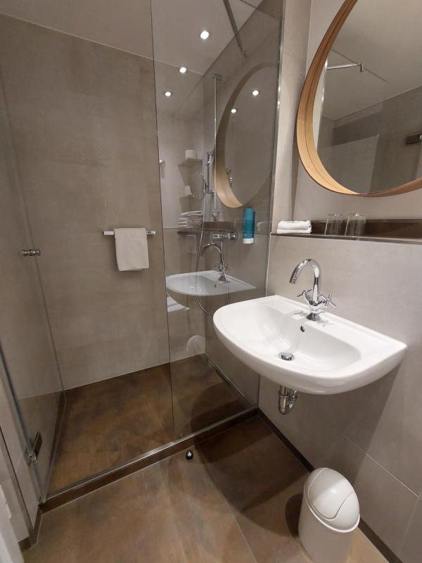 Double Room image 2