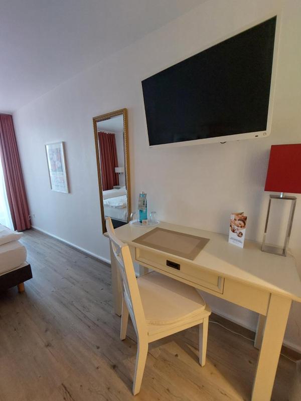 Double Room - West-Facing image 2