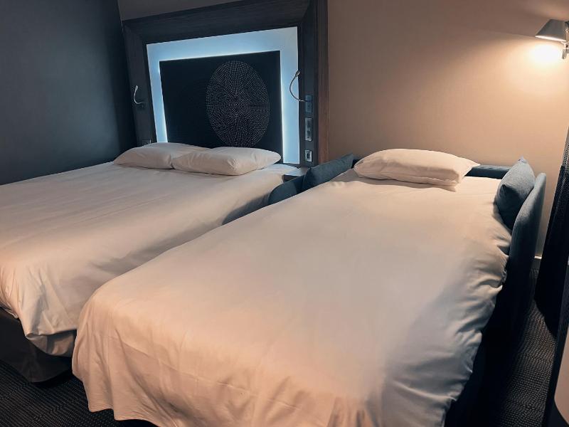 Superior Room with Sofa image 4