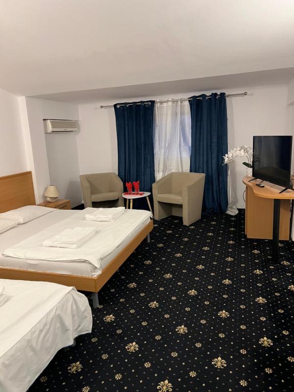 Standard Twin Room image 2