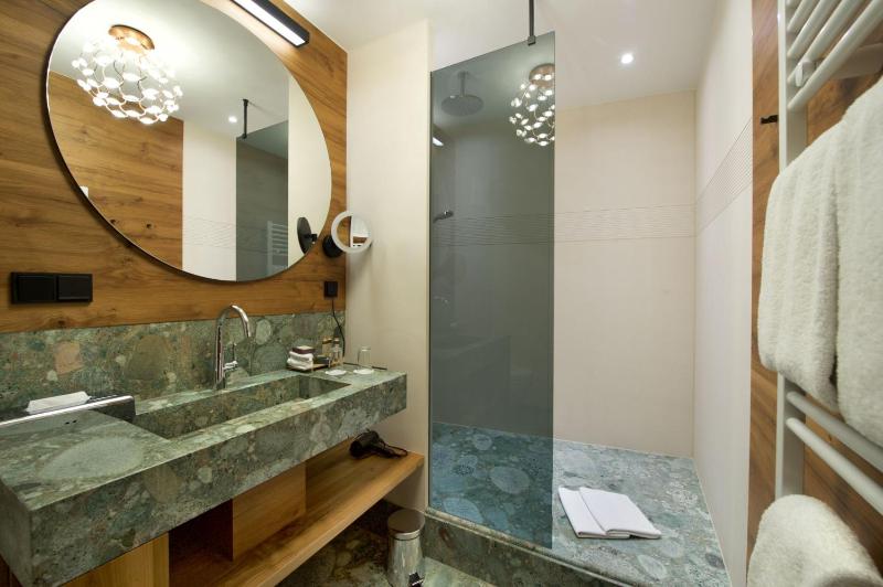 Deluxe Double Room image 1