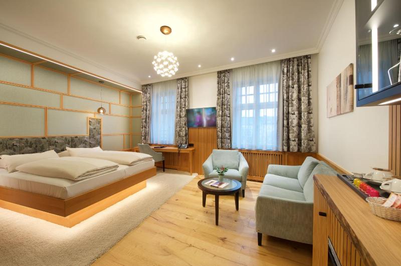 Deluxe Double Room image 3