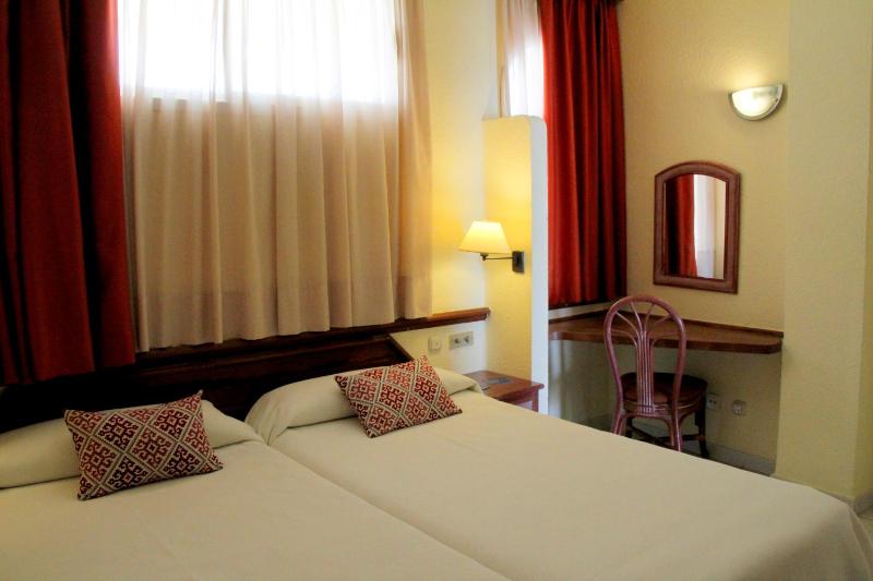 One-Bedroom Apartment image 4