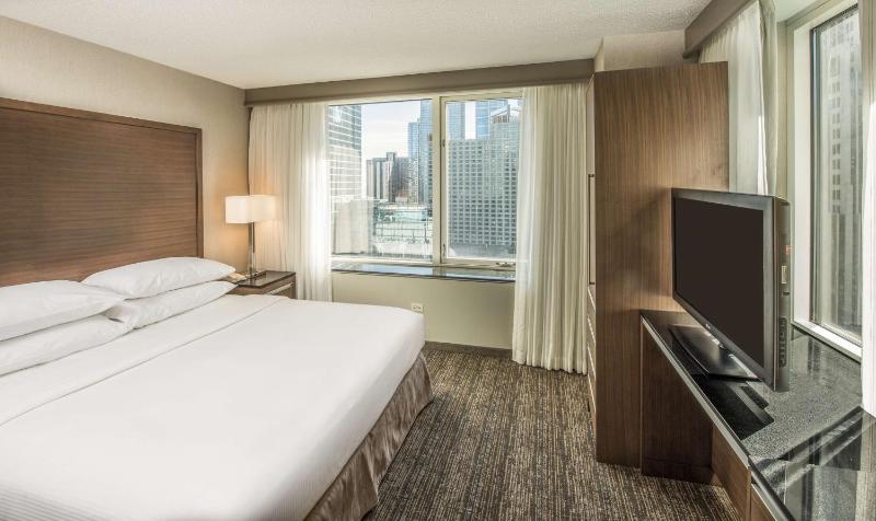 King Corner Suite with City View - Non-Smoking image 3